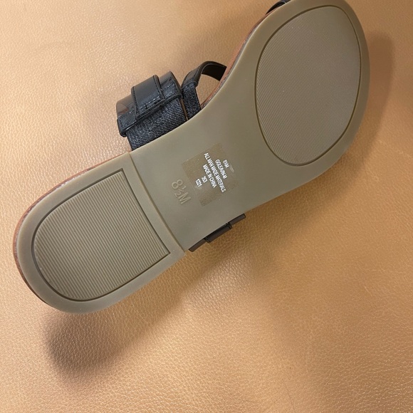 Guess Ladies Ring Toe Sandals - Picture 4 of 4